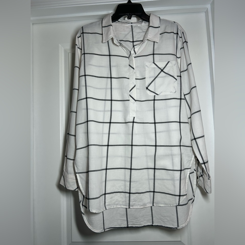 Athleta White and Black Tunic Pattern Shirt